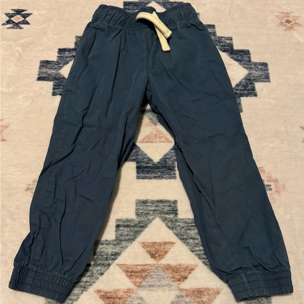 Size 4 Children’s Place Joggers perfect condition